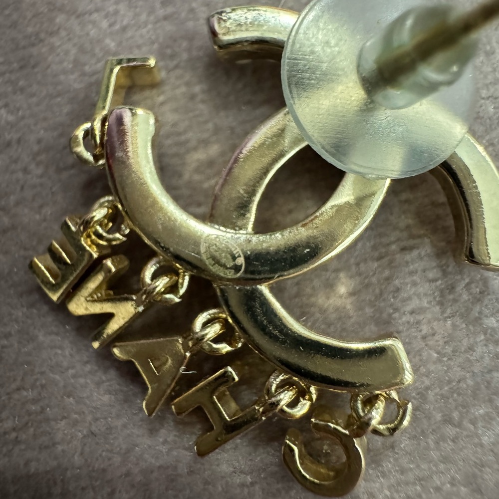 Gorgeous Chanel charm earrings gold pearl - Picture 3 of 3